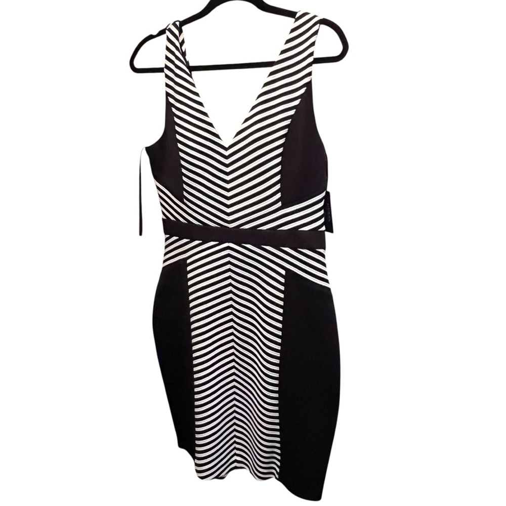 Guess size 12 black & white textured Sleeveless V-neck midi dress